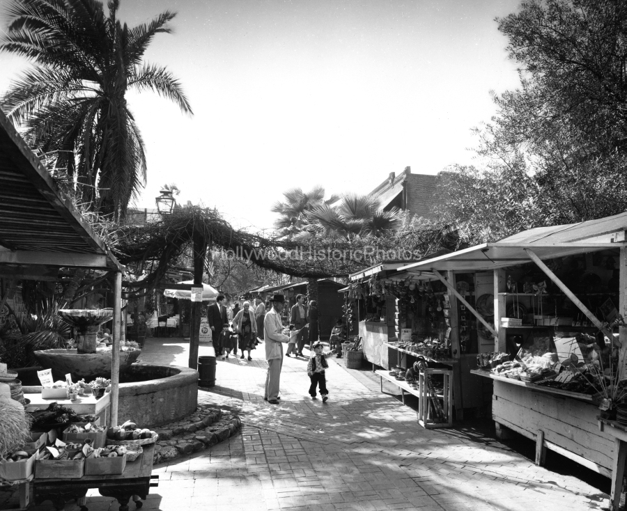 Los Angeles Plaza 1955 2 Olvera St.jpg
